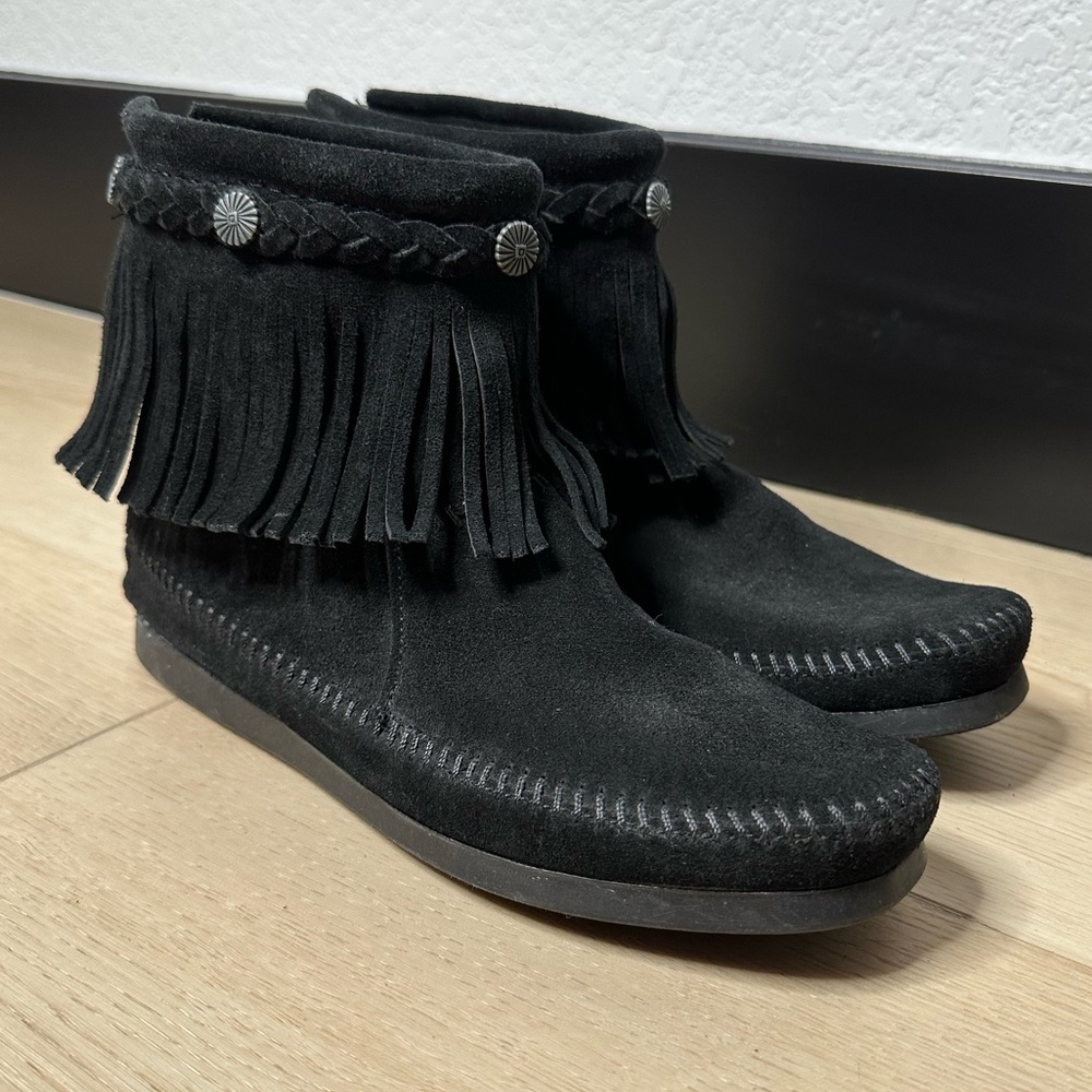 Minnetonka Black Ankle Moccasins Size 7, Brand New
